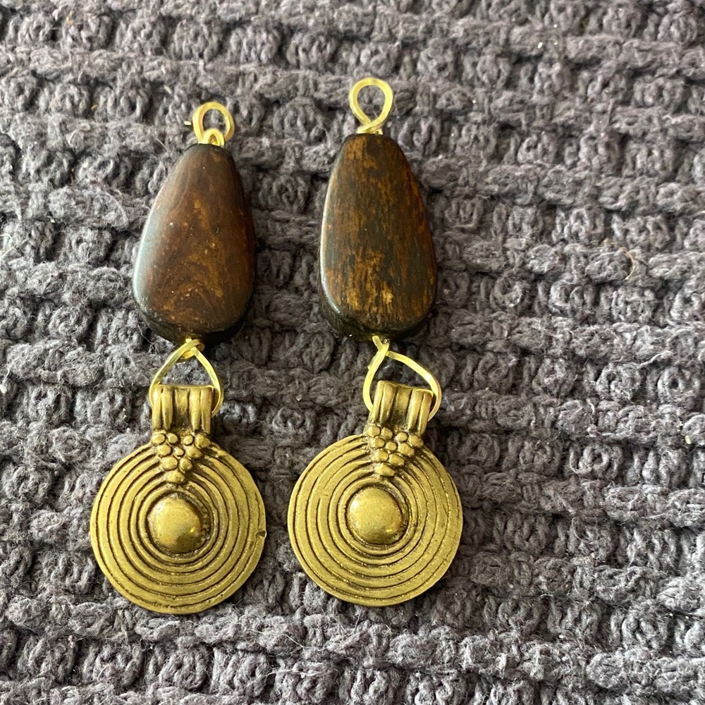 Elegant Gold and Brown Dangle Earrings